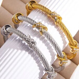 Luxury Gold Bezel Bangle– Modern Muse Elegance